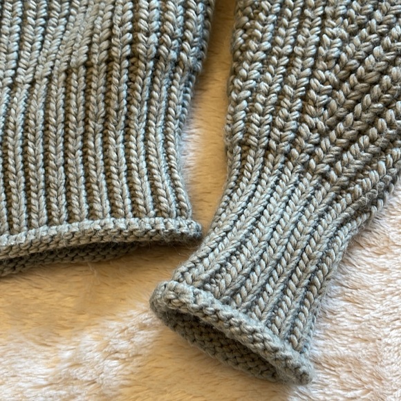 H&M Chunky Knit Turtleneck Sweater in Sage Green Size S Wool Blend Curled finish - Picture 8 of 9